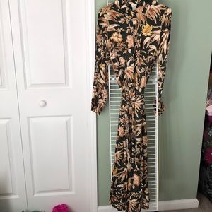 Green floral print dress runs large!
